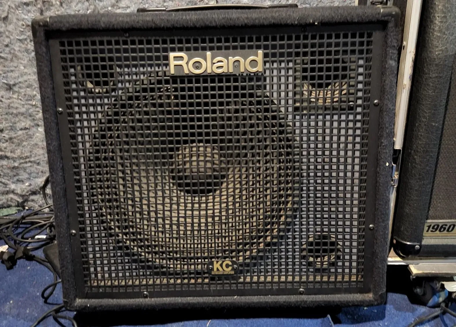 roland-kc550-amplifier-keyboard-profesional